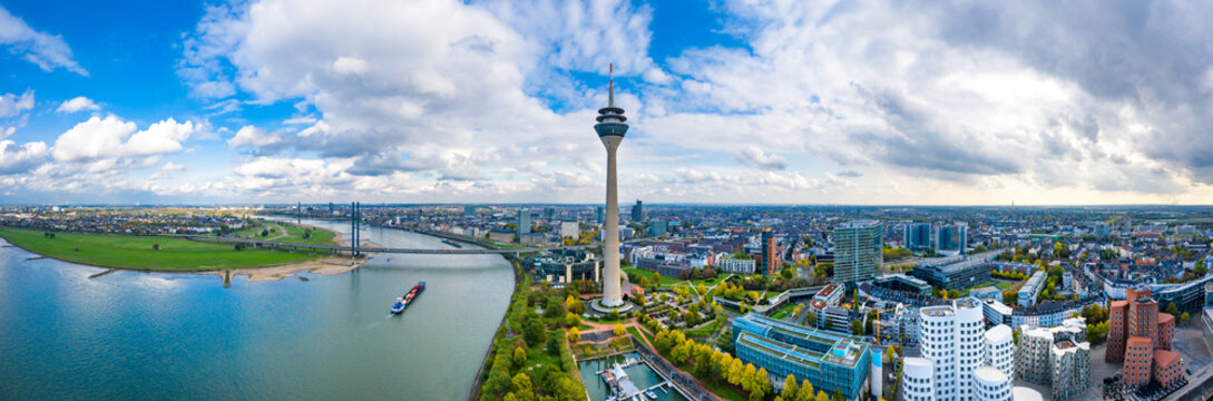 Rheinturm in D&uuml;sseldorf, Deutschland