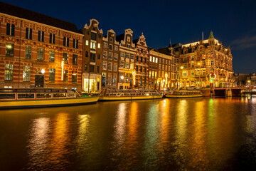Fototapeta na wymiar City scenic from Amsterdam by night in christms time in the Netherlands