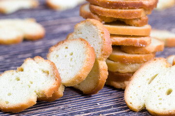 wheat or rye crackers with spices and dried herbs