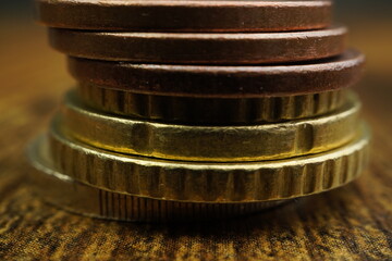 Nahaufnahme einiger Euromünzen