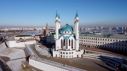 Naklejka premium Kul Sharif Mosque, Kazan. Muslim architectural heritage, Aerial panoramic view of russian city Kazan. View from the Drone, Flying over the Point of interest 