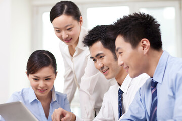 Fototapeta premium Group of businesspeople discussing working on computer