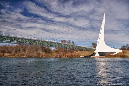 USA, California, Redding, turtle bay, sundial bridge over Sacramento river