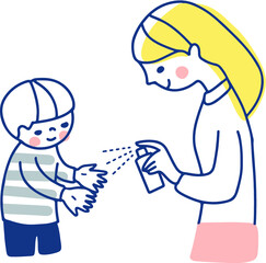 男の子の手のひらにアルコール除菌スプレーをする母親