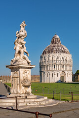 Das Baptisterium an der Piazza dei Miracoli in Pisa in der Toskana in Italien