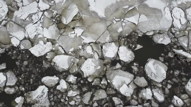 vue a&eacute;rienne des glaces sur la mer