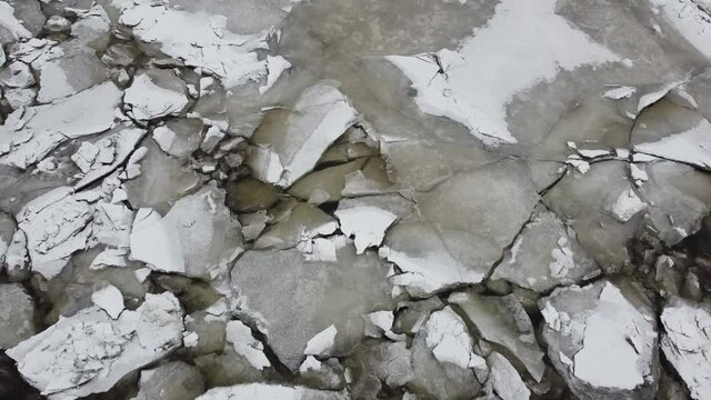 vue a&eacute;rienne des glaces sur la mer