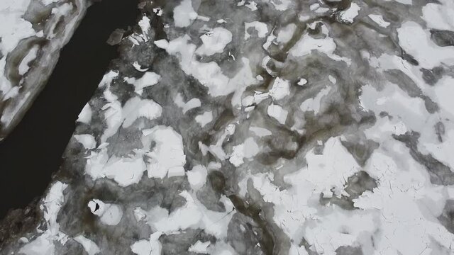 vue a&eacute;rienne des glaces sur la mer