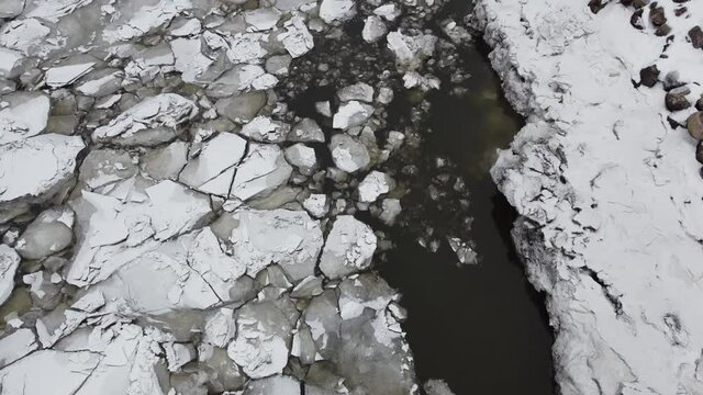 vue a&eacute;rienne des glaces sur la mer