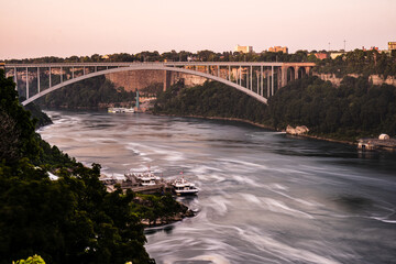 Fototapeta na wymiar Niagara Falls Bridge