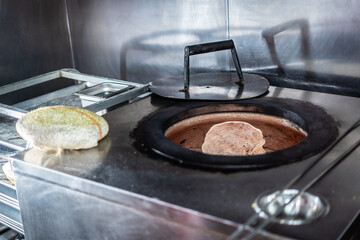 Tandoori oven for indian cuisine