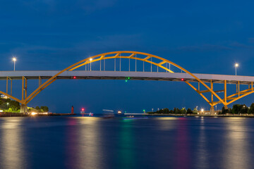 Evening shot of the Hoan Bridge on Lake Michigan in Milwaukee, Wisconsin - obrazy, fototapety, plakaty