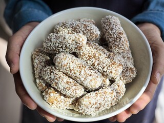 한국의 전통음식 유과, 한과, 여자손 
