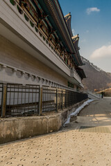 Fototapeta na wymiar large building at Korean Buddhist temple.
