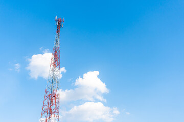 Obraz premium Antenna Tower of Communication on blue sky.