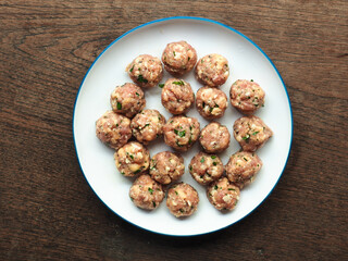 raw meatballs