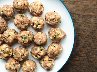 raw meatballs