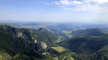 Fototapeta na wymiar vue aérienne de la vallée de Chaudefour, puy-de-Sancy, Auvergne, France