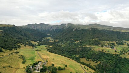 Chaine des puys et puy-de-Sancy en Auvergne