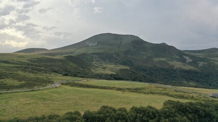 Obraz premium Chaine des puys et puy-de-Sancy en Auvergne