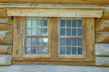 Obraz na płótnie Canvas old wooden window