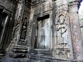 Fototapeta na wymiar The roots of trees of the jungle growing in the temple building of Ta Prohm, Siem Reap Cambodia. 
