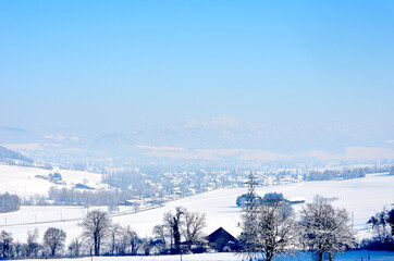 Vallée de Delémont sous la neige en hiver