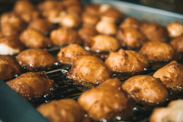oliebollen in oil