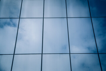  glass skyscraper reflecting the blue sky
