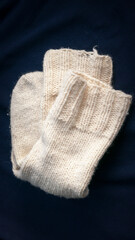 Calcetines blancos de lana gorda hechos a mano
