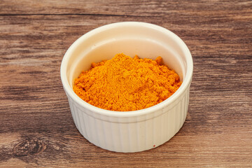 Tumeric powder in the bowl