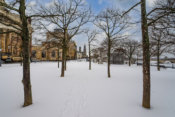 Dresden Winter Zwinger Kunstakademie Zitronenpresse Brühlsche Terrasse Schloßplatz Georgentor Kronentor Frauenkirche Deutschland Sachsen