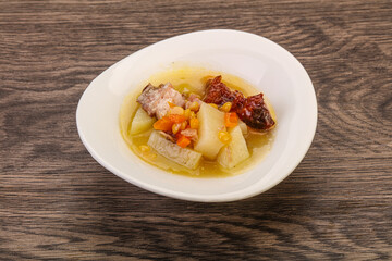 Pea soup with smoked ribs