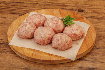 Raw turkey meatball for cooking