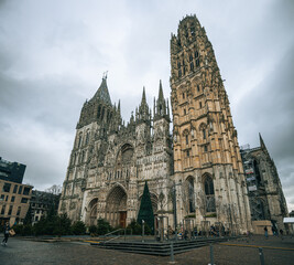 Fototapeta premium Rénovtion visible de la cathédrale de rouen