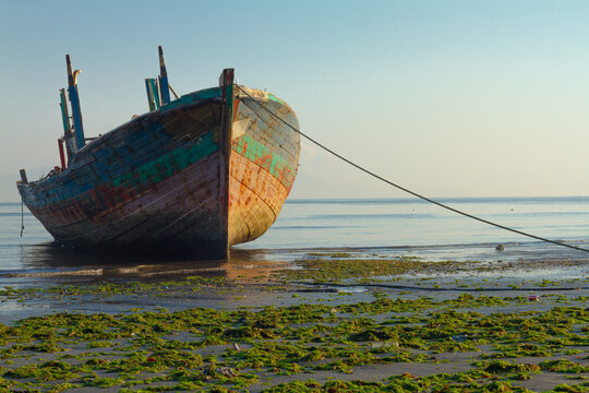 Abandon boat was in shore, Dili Timor Leste