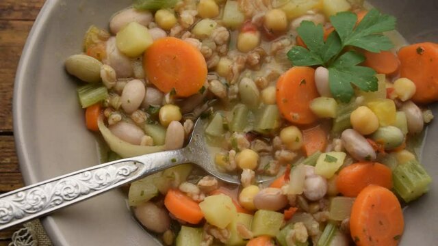 Minestrone di verdura ft0212_0004 Vegetable soup