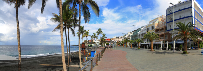 Puerto Naos Promenade mit Palmen und Meer, Insel La Palma, Kanaren, Spanien, Europa, Panorama