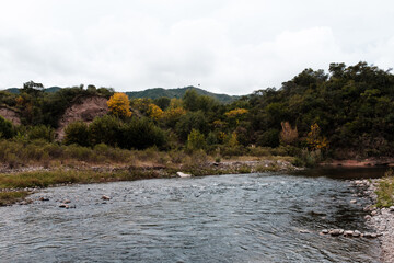 Casa en Ruinas a la vera del rio