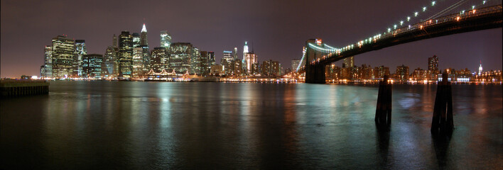 Night view of the emblematic buildings and skyscrapers of Manhattan (New York).  Skyline. Hudson River. Brooklyn Bridge
