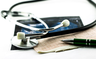 The stethoscope lies on the cardiogram with a pencil