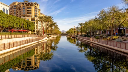 Rolgordijnen Scottsdale Arizona Canal Waterfront Travel Scene © adogslifephoto
