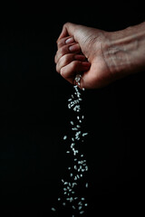 Obraz na płótnie Canvas rice falling from hand