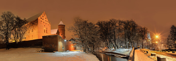 zima w Olsztynie na Warmii w północno-wschodniej Polsce
