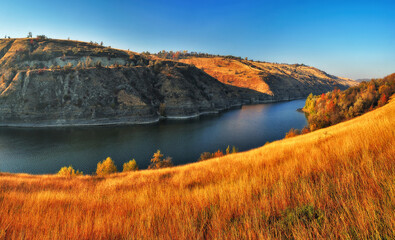 Naklejka premium Beautiful autumn landscape at sunrise. picturesque river canyon