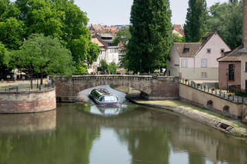Fototapeta na wymiar Sightseeing boat in Petite France from Ponts Couverts, Strasbourg, France