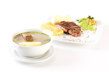 Caldo de carne con carne