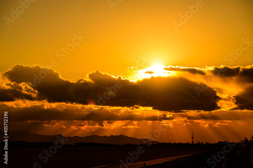 最高に美しい地平線夕焼け風景 雲の合間から夕焼けの光が差し込むイメージ 日本 熊本県年12月 The Most Beautiful Horizon Sunset Landscape Image Of Sunset Light Shining Through The Clouds Japan Kumamoto Prefecture December Wall Mural Korokichi Kun 最高に美しい地平線夕焼け風景 雲の合間から夕焼けの光が差し込むイメージ 日本 熊本県年12月 The Most Beautiful Horizon Sunset Landscape Image Of Sunset Light Shining Through The Clouds Japan Kumamoto Prefecture December Wall Mural Korokichi Kun
