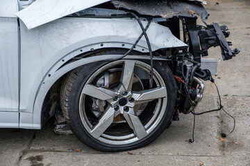 Autounfall: Unfallauto / Auto-Wrack, Totalschaden