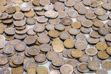 Eine Menge Euro-Münzen / Bargeld